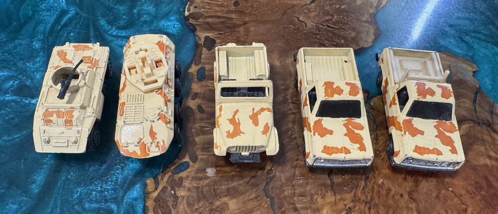 Five Yetming Style Die‑Cast Vehicles Desert Camo Off‑Road